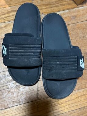 Nike Black Men's Adjustable Slide Sandals with Padded Strap